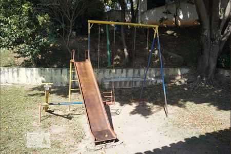 Apartamento à venda com 48m², 2 quartos e 1 vaga Apartamento à venda com 48m², 2 quartos e 1 vagaPlayground