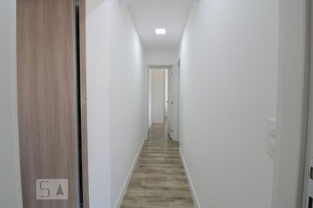 Apartamento à venda com 130m², 3 quartos e 3 vagasCorredor de acesso aos quartos