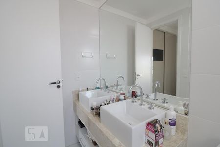Apartamento à venda com 130m², 3 quartos e 3 vagasBanheiro da Suite 1