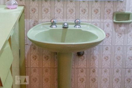 Casa à venda com 138m², 3 quartos e 2 vagasBanheiro