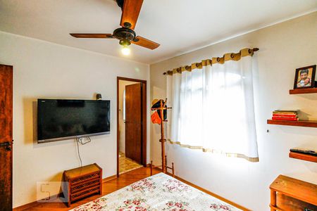 Casa à venda com 270m², 4 quartos e 2 vagasSuíte 2