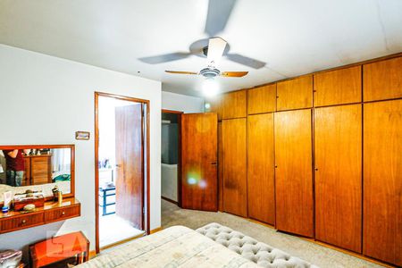 Casa à venda com 270m², 4 quartos e 2 vagasSuíte 1