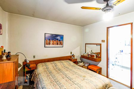 Casa à venda com 270m², 4 quartos e 2 vagasSuíte 1