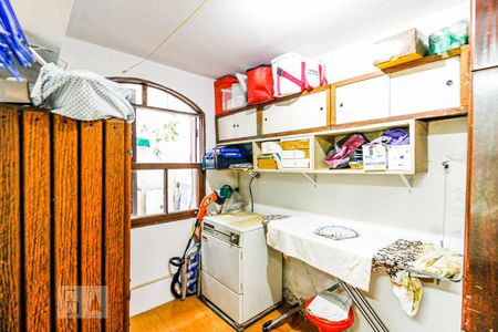 Casa à venda com 270m², 4 quartos e 2 vagasQuarto de Serviço