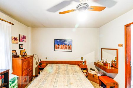 Casa à venda com 270m², 4 quartos e 2 vagasSuíte 1