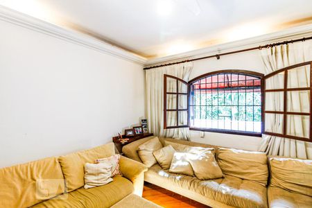 Casa à venda com 270m², 4 quartos e 2 vagasSala de TV