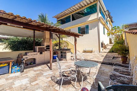 Casa à venda com 123m², 6 quartos e 2 vagasÁrea Externa