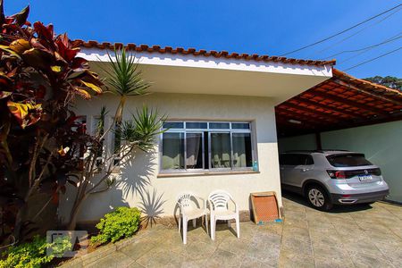 Casa para alugar com 320m², 4 quartos e 2 vagasFachada