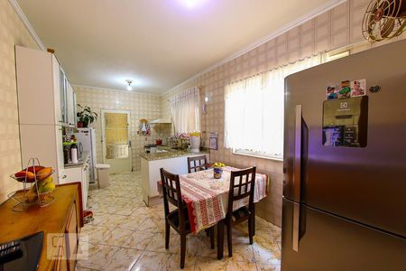 Casa para alugar com 320m², 4 quartos e 2 vagasCozinha