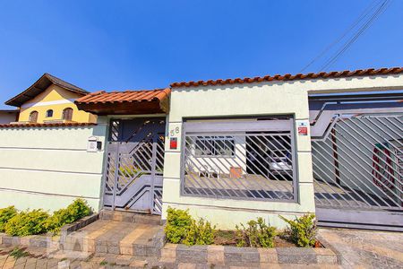 Casa para alugar com 320m², 4 quartos e 2 vagasFachada