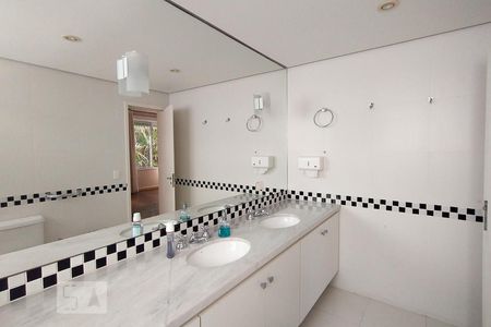 Casa à venda com 270m², 3 quartos e 1 vagasuíte 1