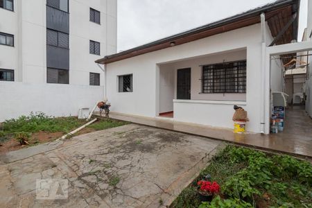 Casa à venda com 316m², 2 quartos e 6 vagasQuintal/Garagem