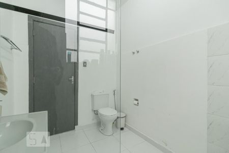 Casa à venda com 316m², 2 quartos e 6 vagasBanheiro