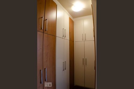 Casa à venda com 450m², 4 quartos e 4 vagas Casa à venda com 450m², 4 quartos e 4 vagasCloset da suíte 1