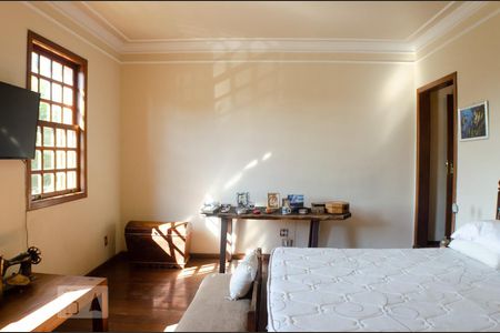 Casa à venda com 450m², 4 quartos e 4 vagas Casa à venda com 450m², 4 quartos e 4 vagasSuíte 1