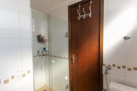 Banheiro - Quarto Suíte de apartamento à venda com 2 quartos, 90m² em Menino Deus, Porto Alegre