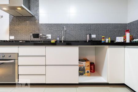 Casa à venda com 70m², 2 quartos e 2 vagasCozinha e Área de Serviço