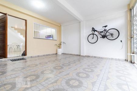 Casa à venda com 70m², 2 quartos e 2 vagasGaragem