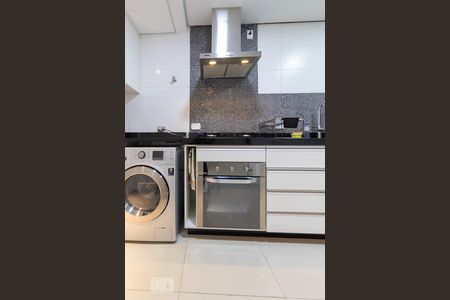 Casa à venda com 70m², 2 quartos e 2 vagasCozinha e Área de Serviço