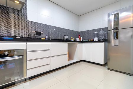 Casa à venda com 70m², 2 quartos e 2 vagasCozinha e Área de Serviço