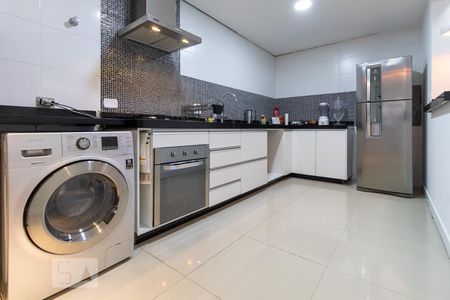 Casa à venda com 70m², 2 quartos e 2 vagasCozinha e Área de Serviço