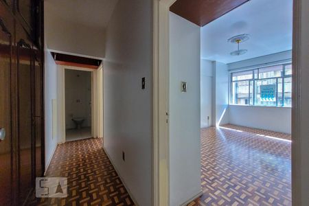 Corredor de apartamento à venda com 2 quartos, 135m² em Centro Histórico, Porto Alegre