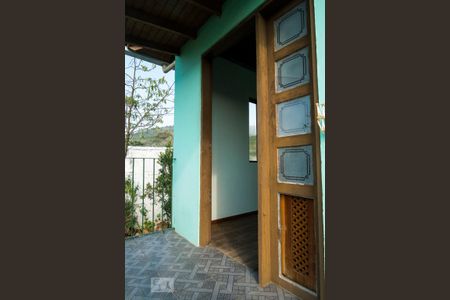 Entrada de casa à venda com 4 quartos, 240m² em Campo Novo, Porto Alegre