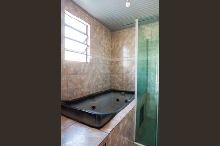Banheiro de casa à venda com 4 quartos, 240m² em Campo Novo, Porto Alegre