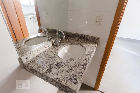 Banheiro de apartamento para alugar com 1 quarto, 45m² em Ferrazópolis, São Bernardo do Campo