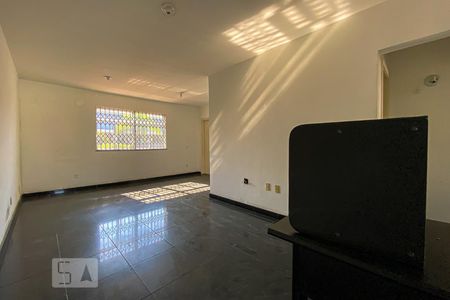 Sala de apartamento para alugar com 2 quartos, 120m² em Olaria, Rio de Janeiro