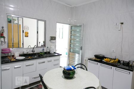 Casa para alugar com 120m², 2 quartos e 2 vagasCozinha