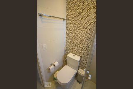 Apartamento à venda com 75m², 2 quartos e 2 vagas Apartamento à venda com 75m², 2 quartos e 2 vagasBanheiro