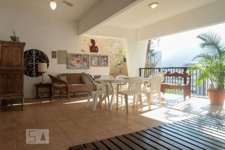 Casa à venda com 370m², 4 quartos e 2 vagasSalão