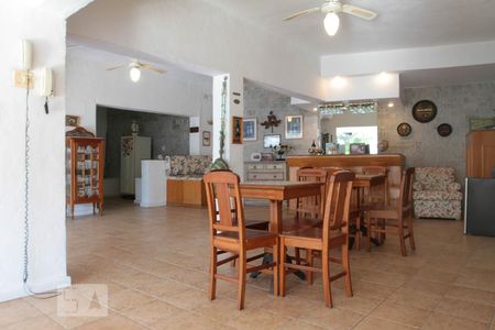 Casa à venda com 370m², 4 quartos e 2 vagasSalão