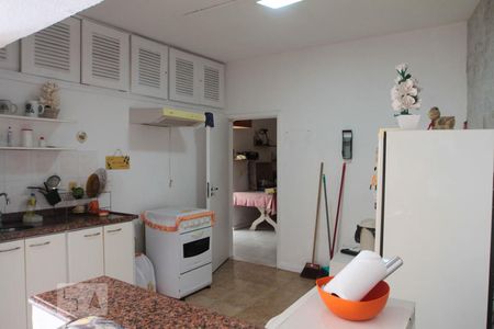 Casa à venda com 370m², 4 quartos e 2 vagasCozinha de Apoio