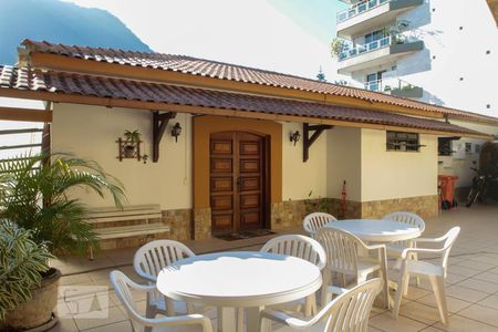 Casa à venda com 370m², 4 quartos e 2 vagasÁrea Externa