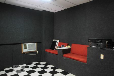 Casa à venda com 370m², 4 quartos e 2 vagasEstúdio