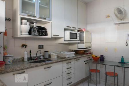 Casa à venda com 370m², 4 quartos e 2 vagasCozinha