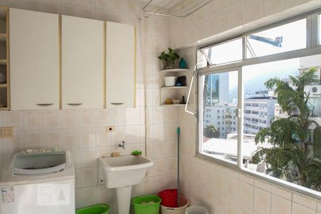 Casa à venda com 370m², 4 quartos e 2 vagasLavanderia