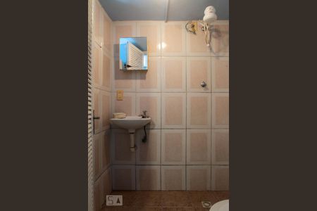 Casa à venda com 370m², 4 quartos e 2 vagasBanheiro de Serviço