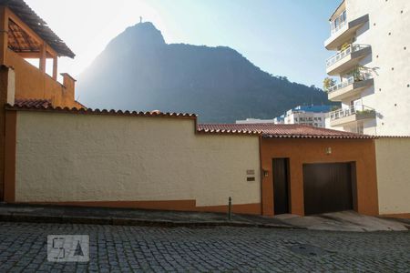 Casa à venda com 370m², 4 quartos e 2 vagasEntrada da Casa