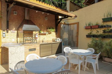 Casa à venda com 370m², 4 quartos e 2 vagasÁra externa - Churrasqueira