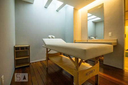 Studio à venda com 80m², 1 quarto e 2 vagassala de massagem 