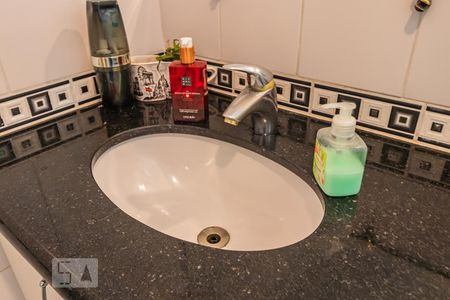 Apartamento à venda com 267m², 4 quartos e 3 vagasDetalhe do Banheiro da Suíte 2