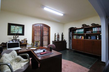 Casa à venda com 300m², 3 quartos e 5 vagasEscritório