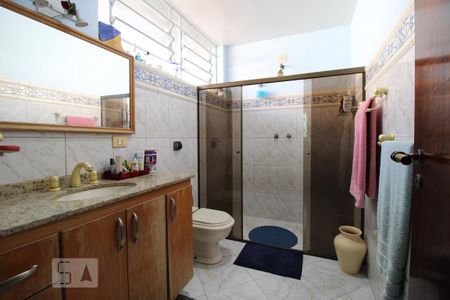 Casa à venda com 300m², 3 quartos e 5 vagasBanheiro da suíte