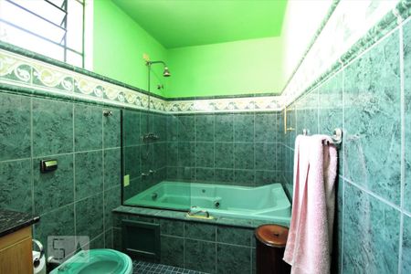 Casa à venda com 300m², 3 quartos e 5 vagasBanheiro social