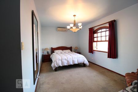 Suíte de casa à venda com 3 quartos, 300m² em Vila Romana, São Paulo