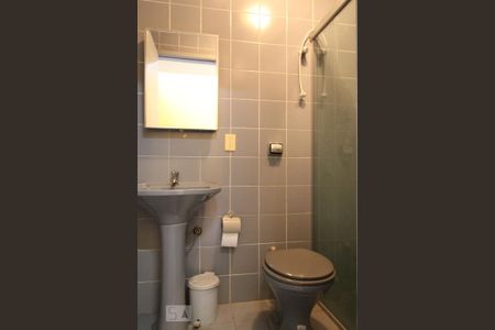 Casa à venda com 300m², 3 quartos e 5 vagas Casa à venda com 300m², 3 quartos e 5 vagasBanheiro social 2