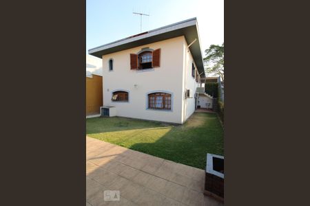 Casa à venda com 300m², 3 quartos e 5 vagas Casa à venda com 300m², 3 quartos e 5 vagasQuintal - Fundos